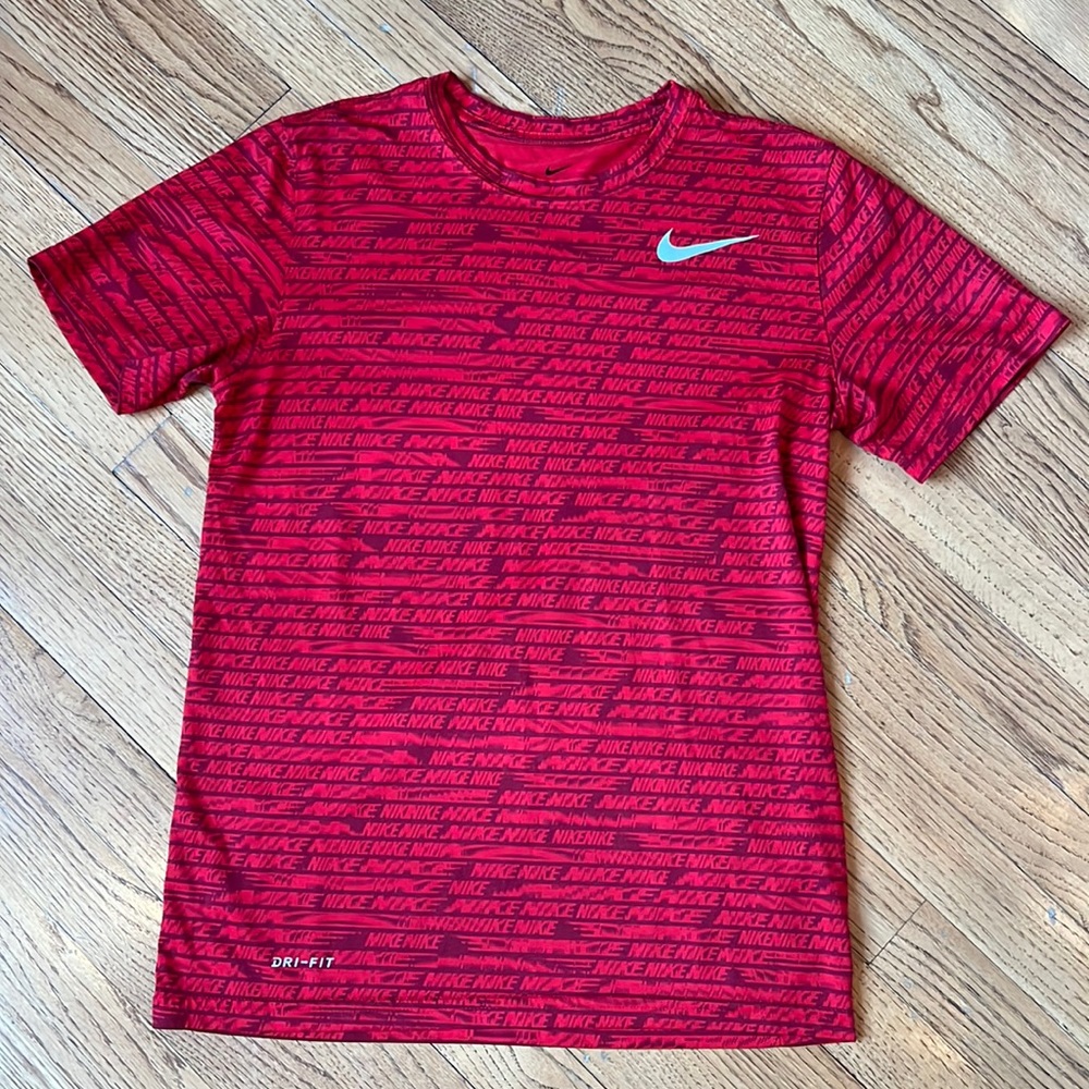 Nike Dri-Fit Men’s Small Red T-Shirt